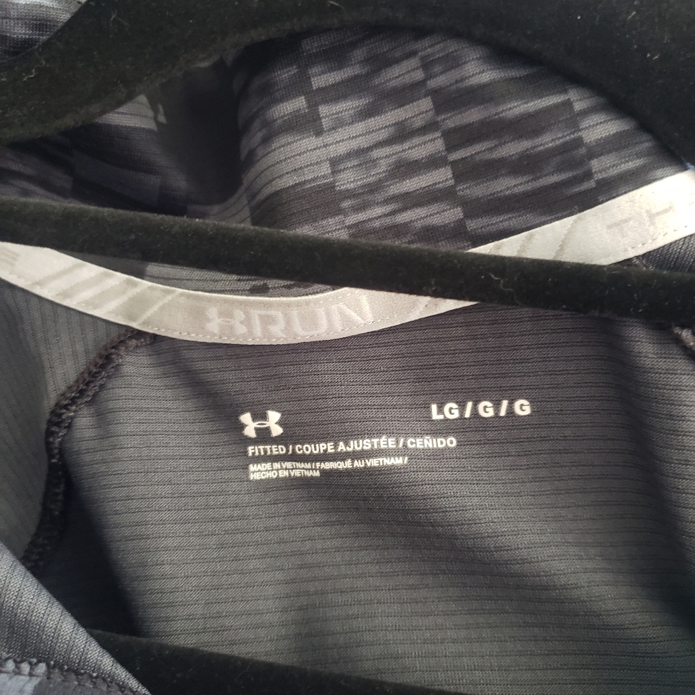 UA quarter zip running shirt - Picture 3 of 3